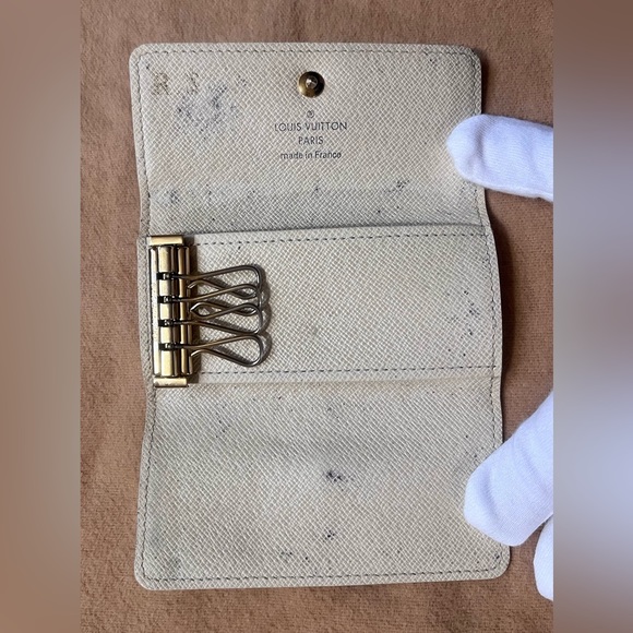Louis Vuitton Damier Azur Key Holder - Picture 9 of 17
